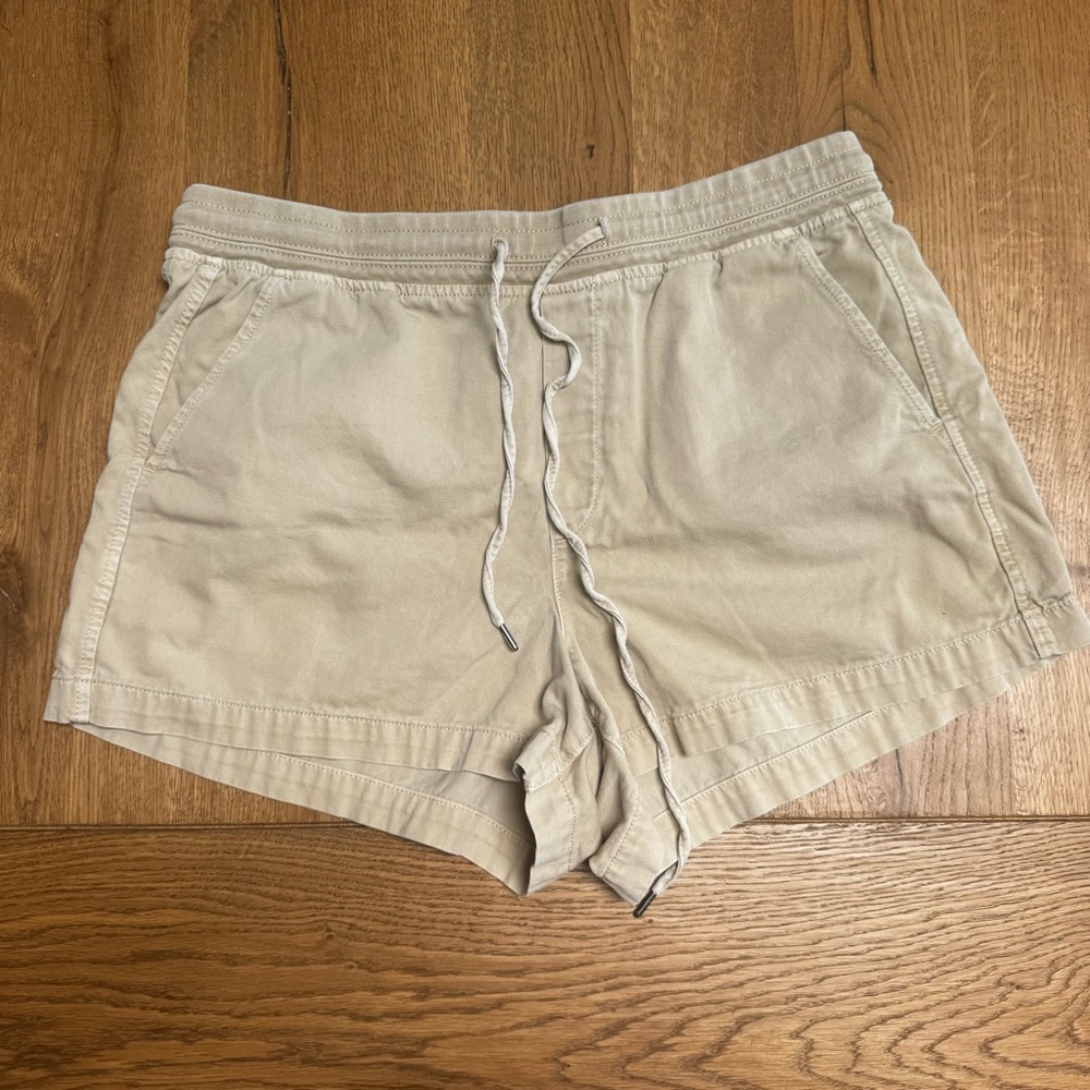 Gap Shorts Beige Casual Drawstring size L Cotton Blend Summer Beach Mom Shorts